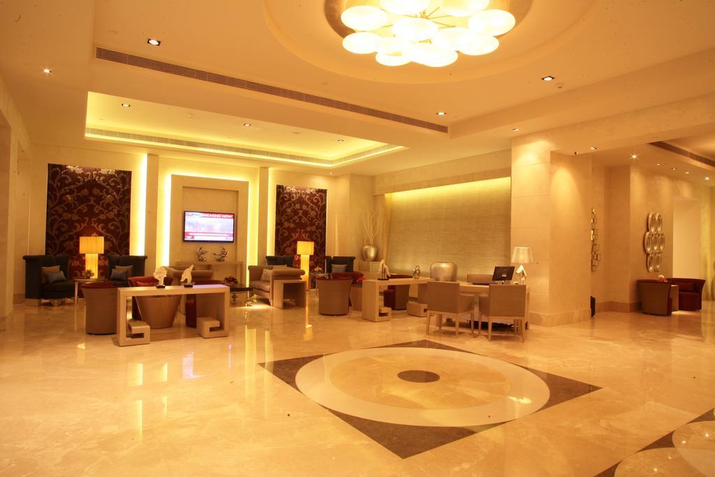 Radisson Hyderabad Hitec City Bagian luar foto The lobby of the Taj Bengal